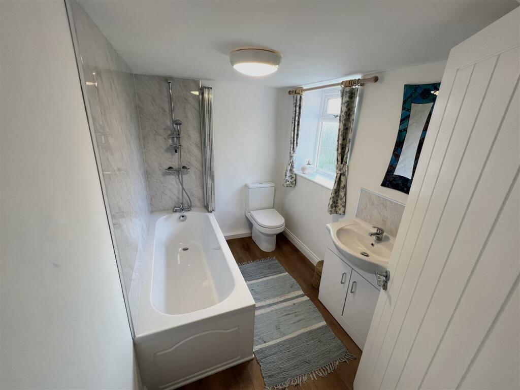 Bathroom.JPG