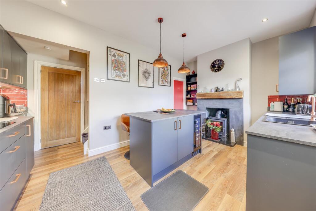 Breakfast / Kitchen Alt 1