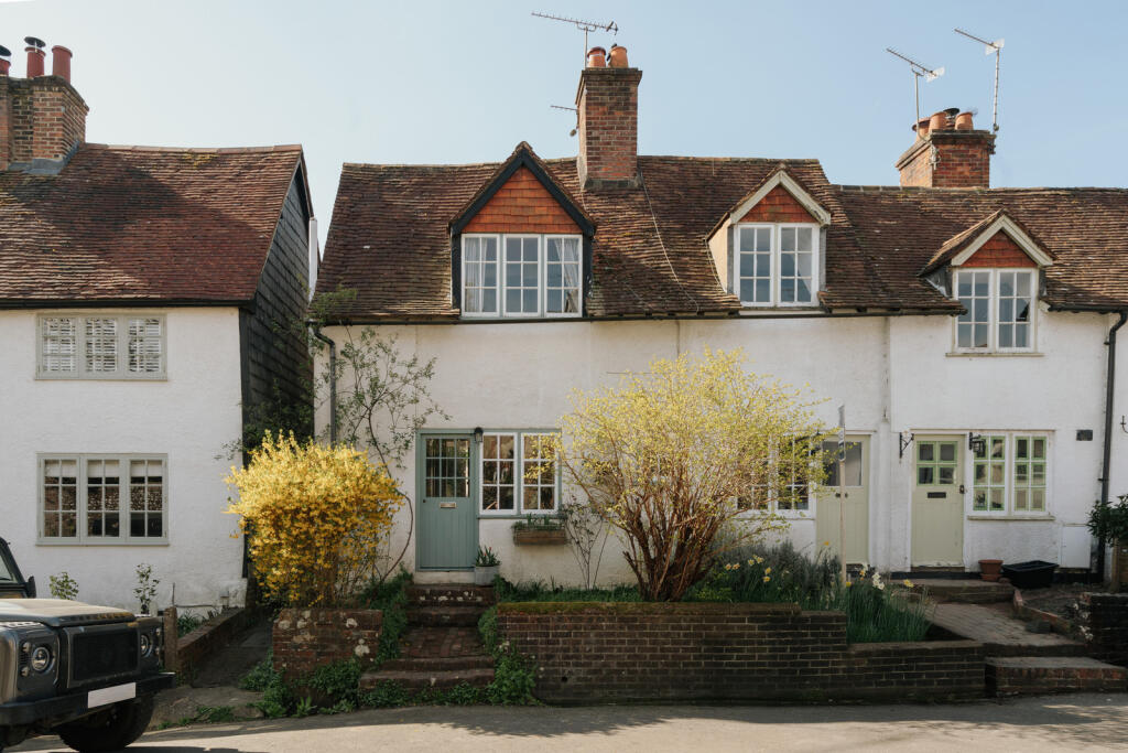 276822 - VILLAGE-STREET-PETERSFIELD-001.jpg