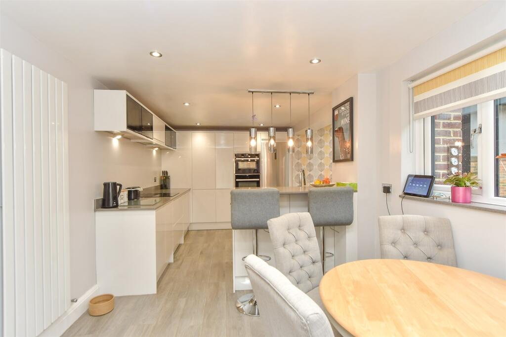 Kitchen/ Dining Area