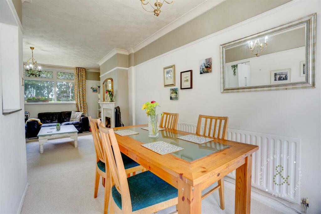 Manor Way, Whitchurch, Hern Crabtree (12).jpg