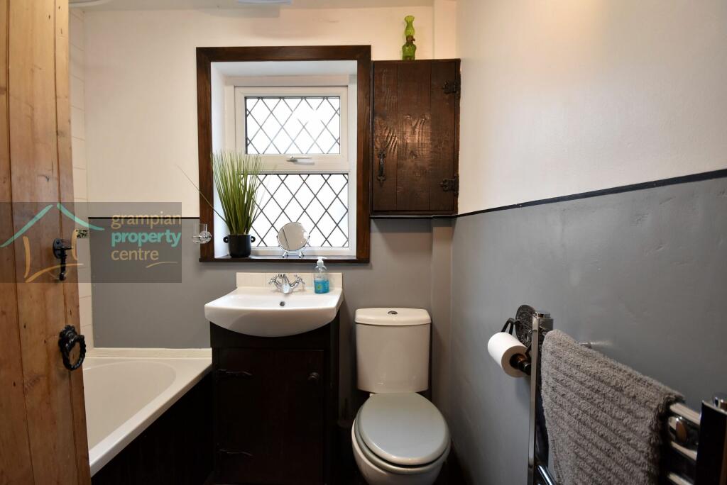 bathroom .JPG