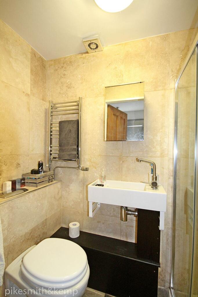 En suite to bedroom 2