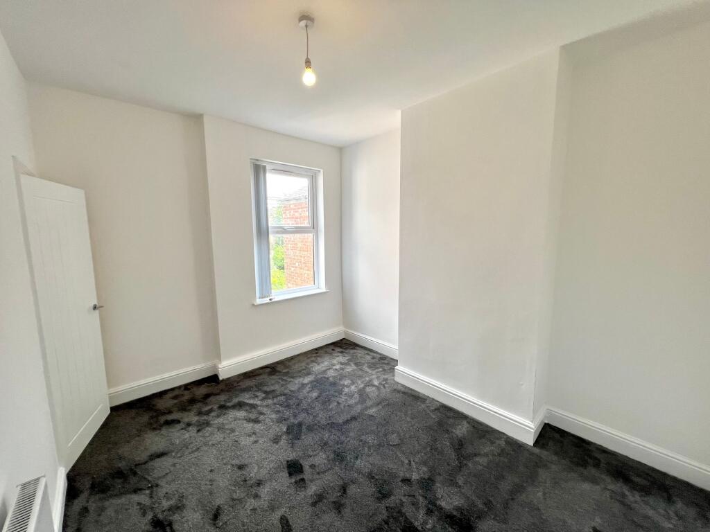 Bedroom (middle)