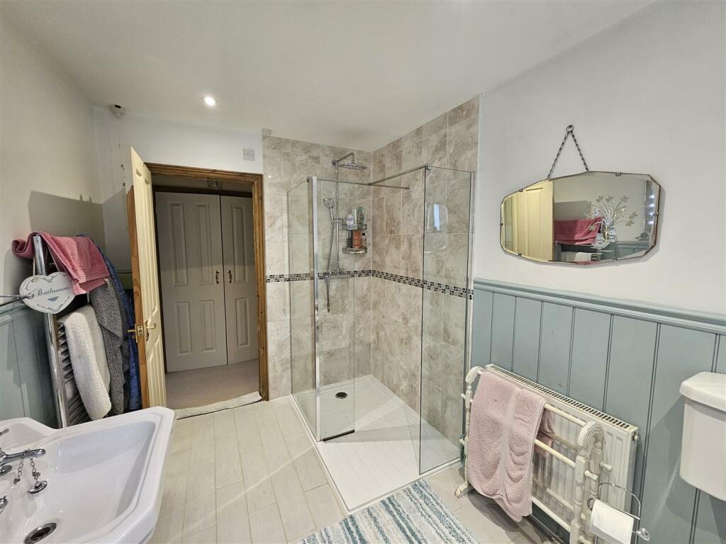 Family Bath 2.jpg