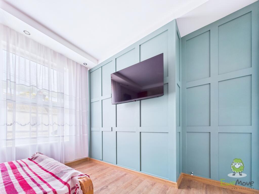 CAM01543G0-PR0136-STILL051