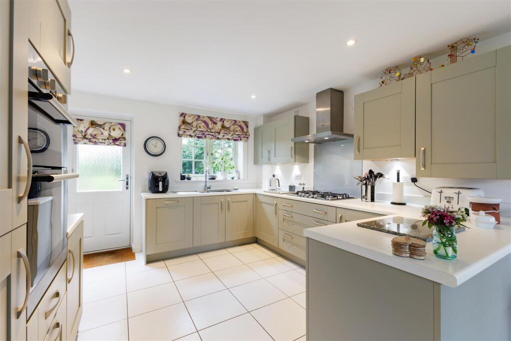 92548_21 June Lewis Way (9).jpg