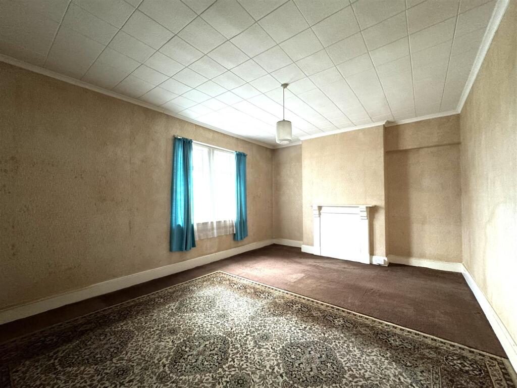 Bedroom 1 35 Drove Road.jpg