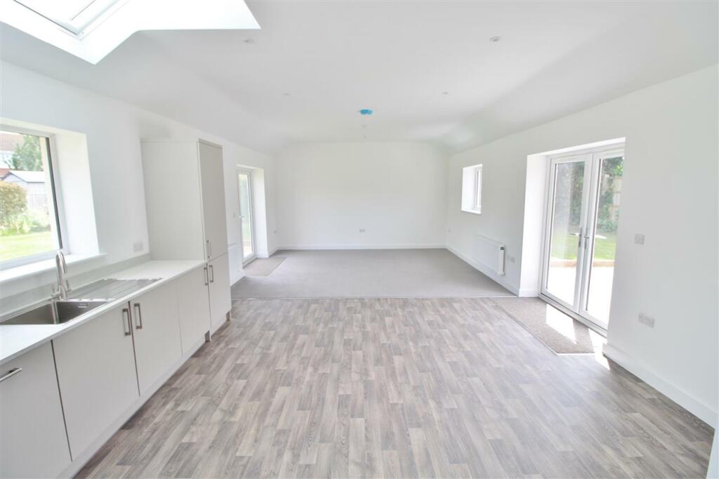 OPEN PLAN SITTING
