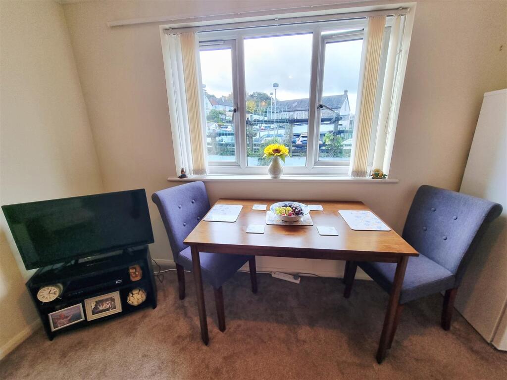 Dining area.jpg