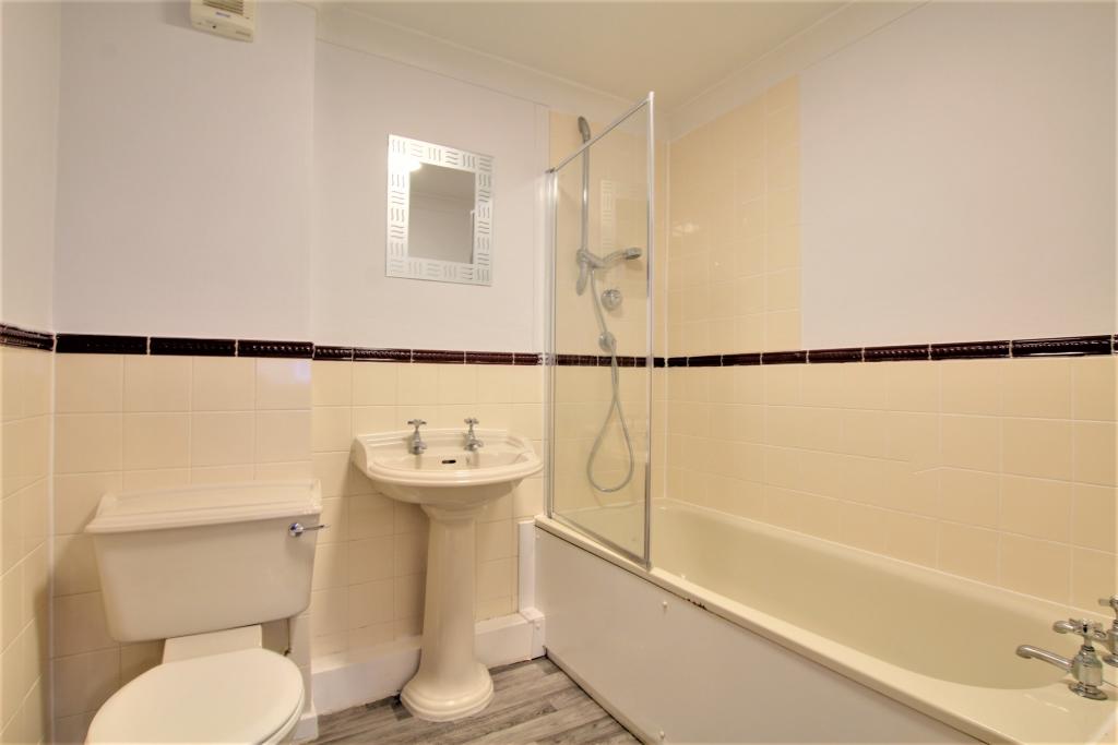 4.BATHROOM.jpg