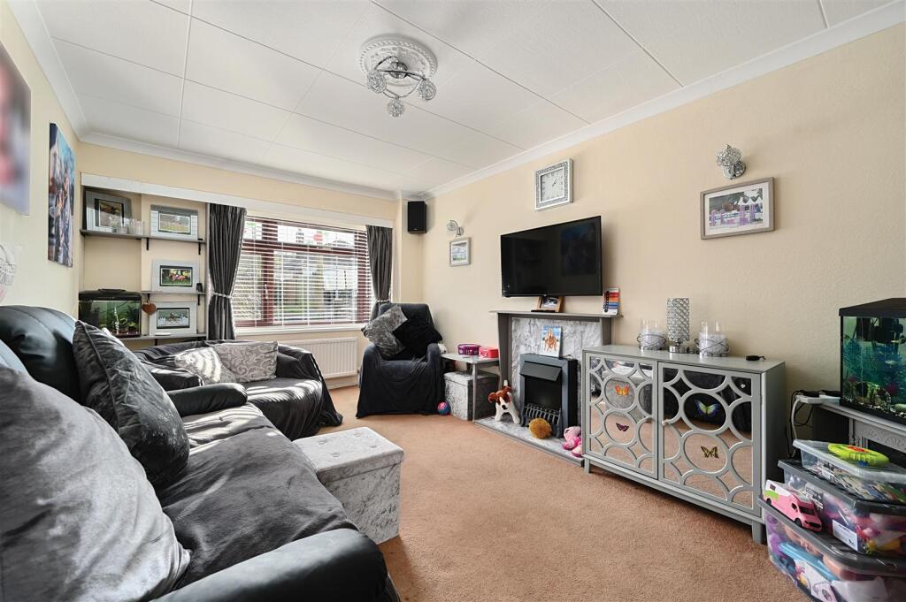 12 Oakdene Avenue, BN41 (6).jpg