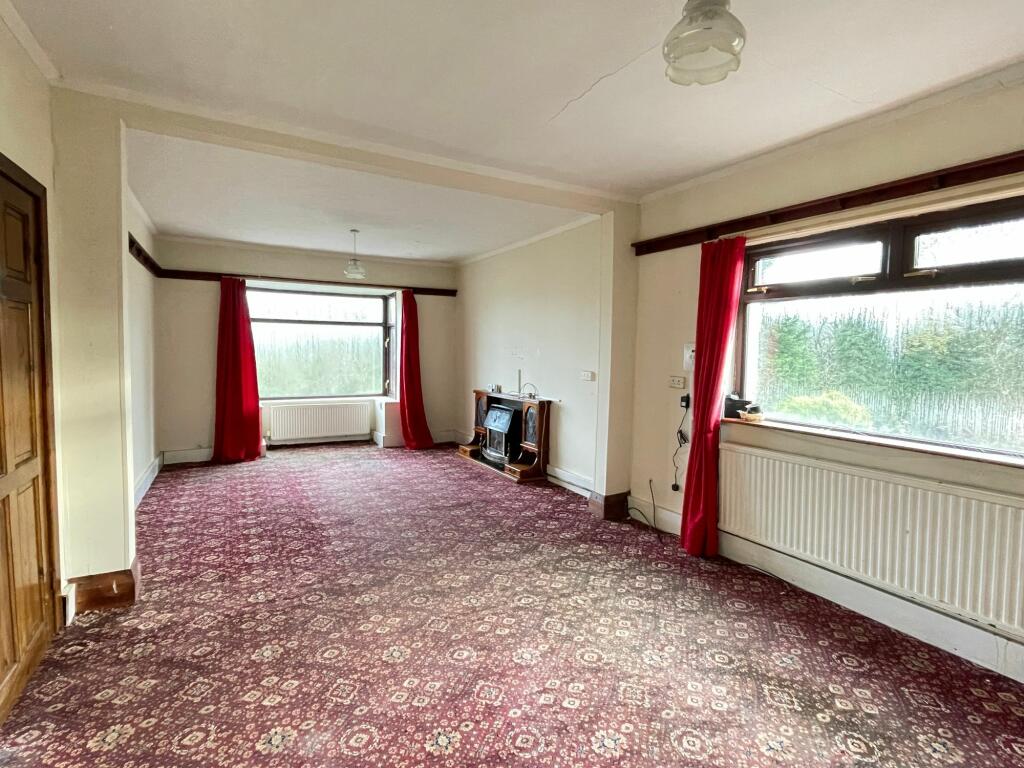 LIVING/DINING ROOM