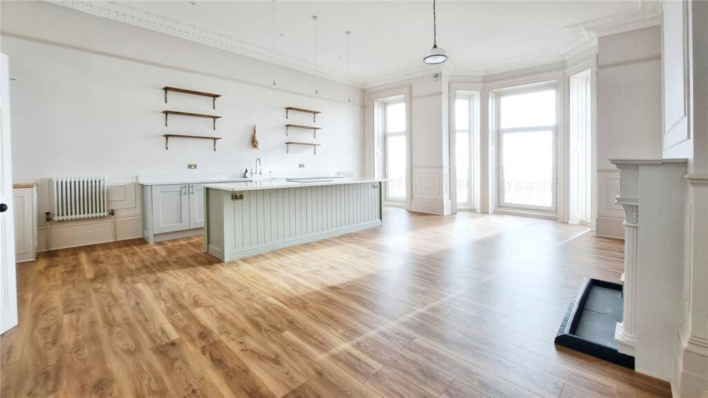 Living Room/Kitchen