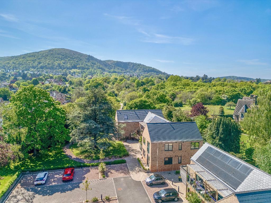 Beautiful location opposite Link Common