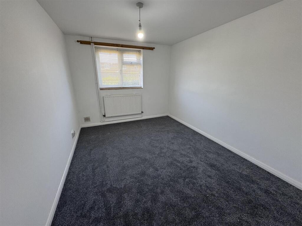 BEDROOM.JPG