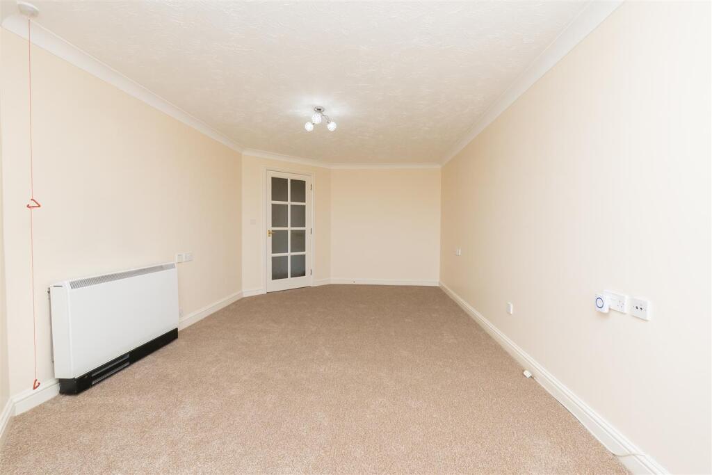 Flat-54-Park-View-Court-BS16-5HG-6.jpg