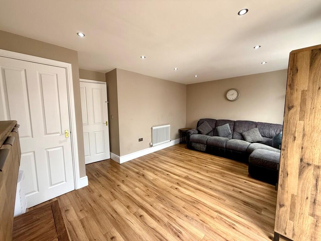 43 king road loun...