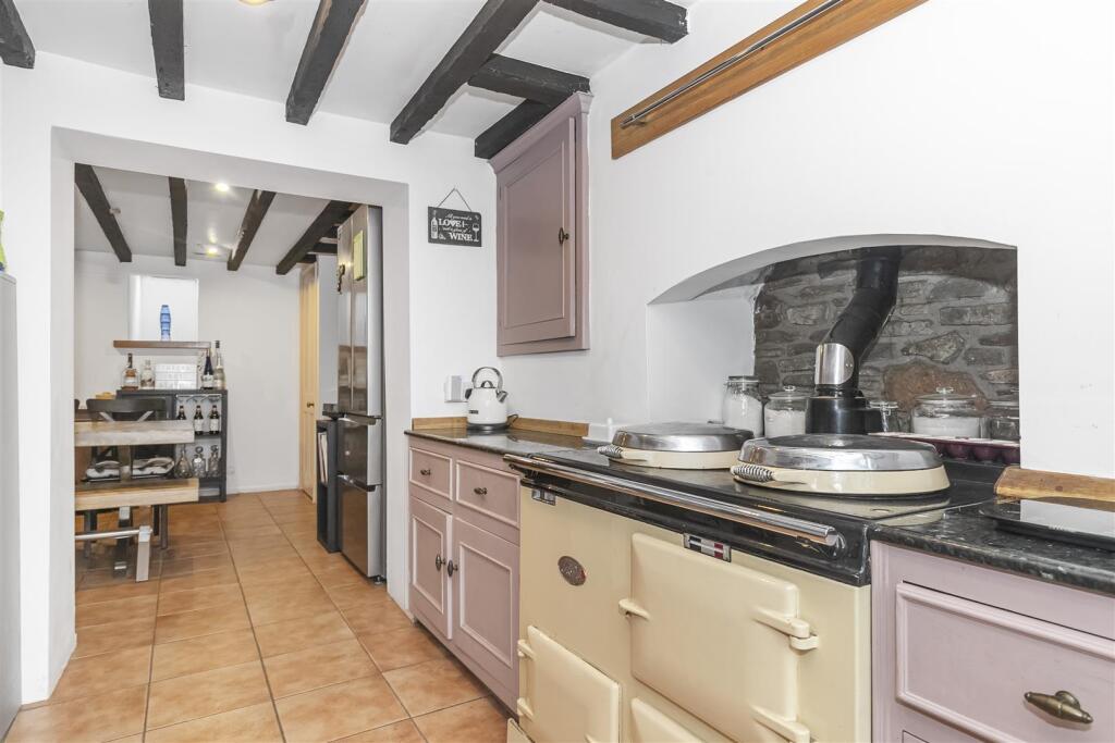 Feature Kitchen 3.jpg