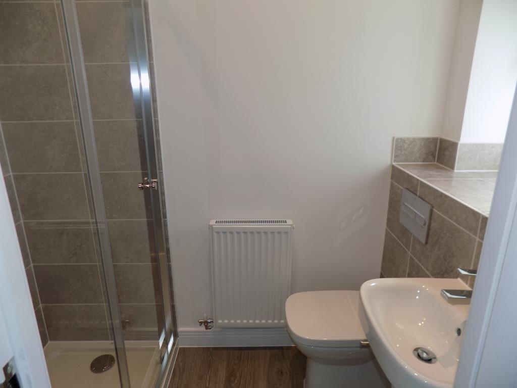 EN-SUITE SHOWER ROOM