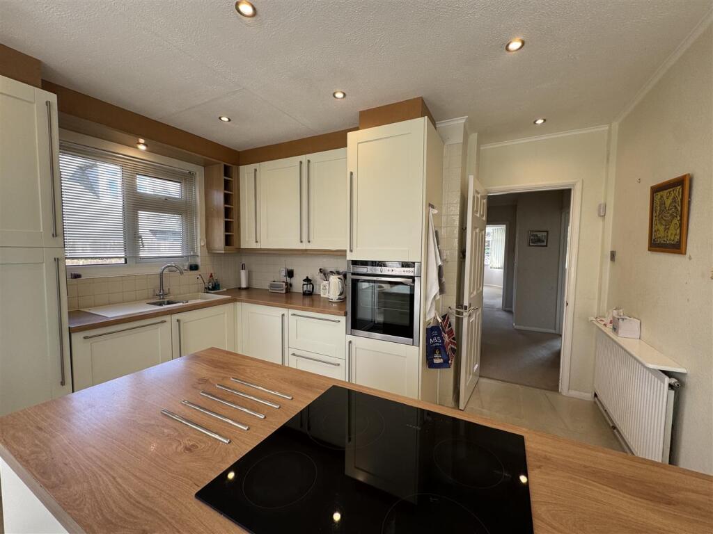 FITTED KITCHEN BREAKFAST ROOM