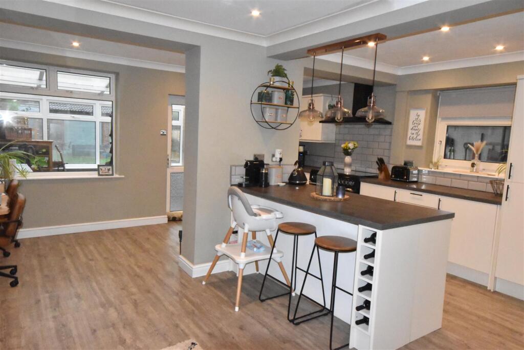 OPEN PLAN LIVING DINING KITCHEN