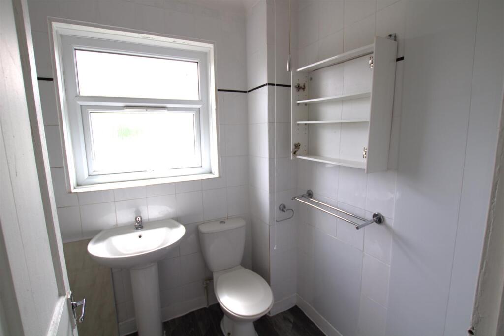 bathroom .jpg
