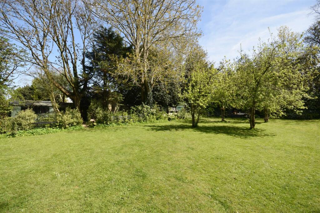 Stonepitts House Grounds