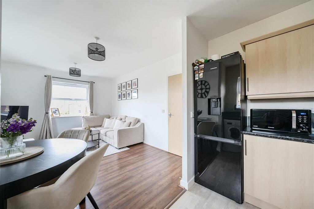 73 Alchester Court, Towcester (17).jpg