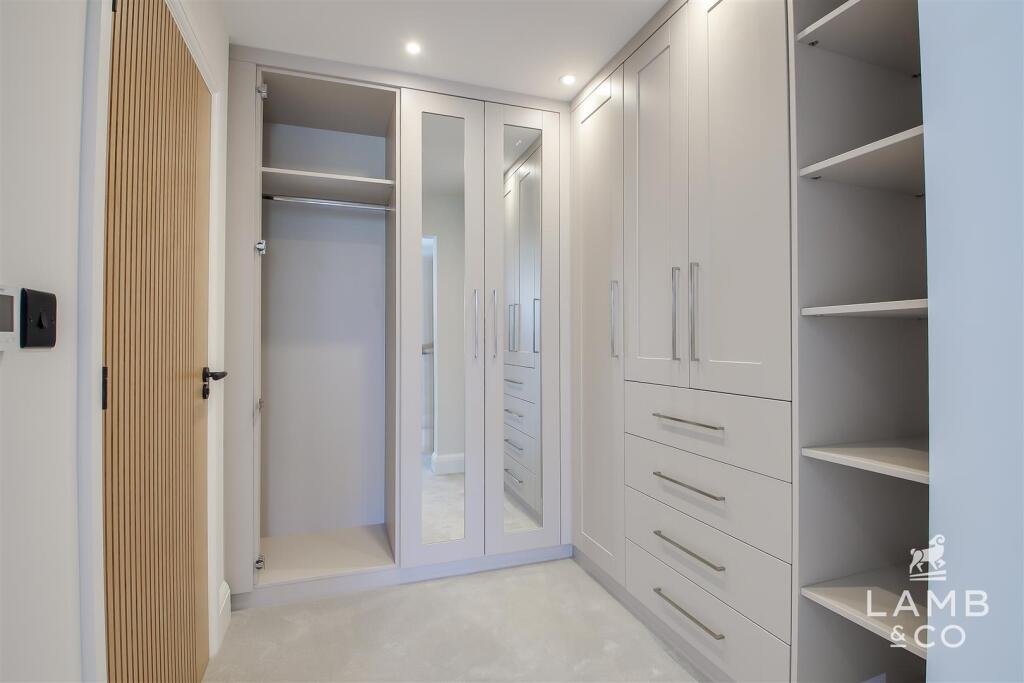 DRESSING ROOM