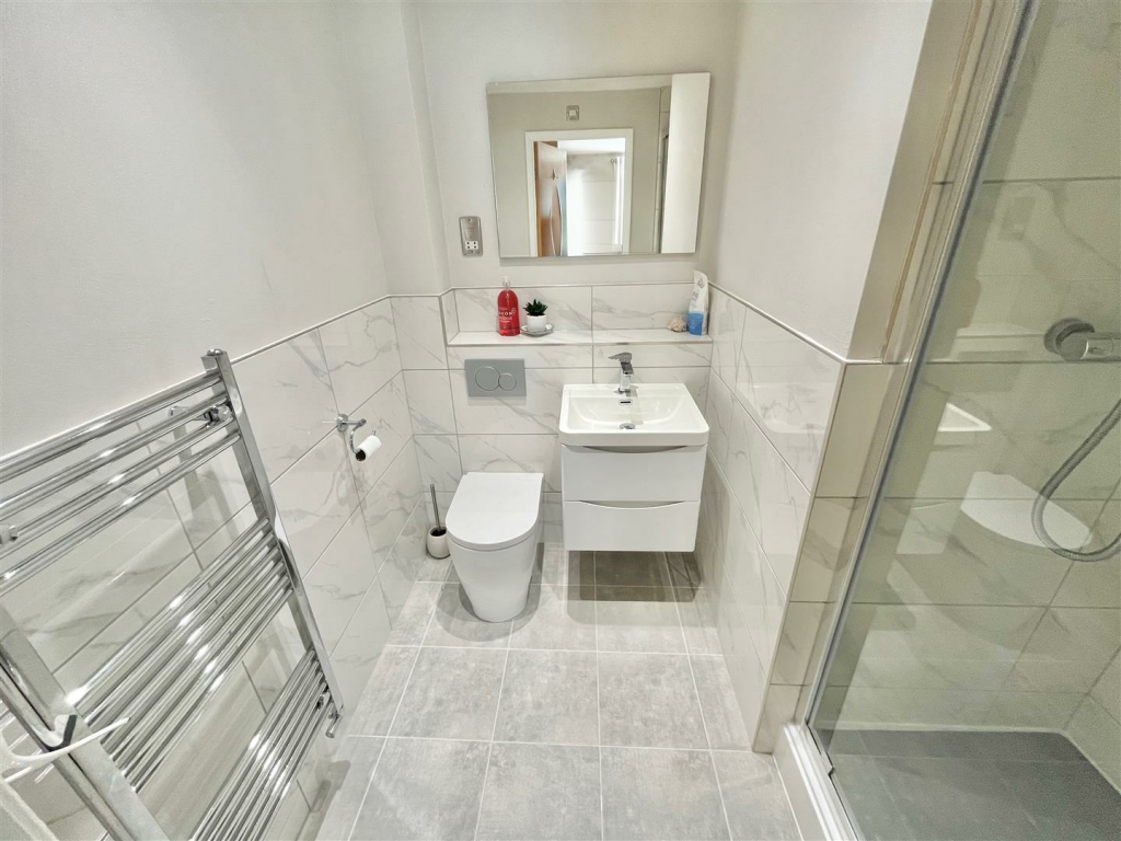 En Suite Shower Room