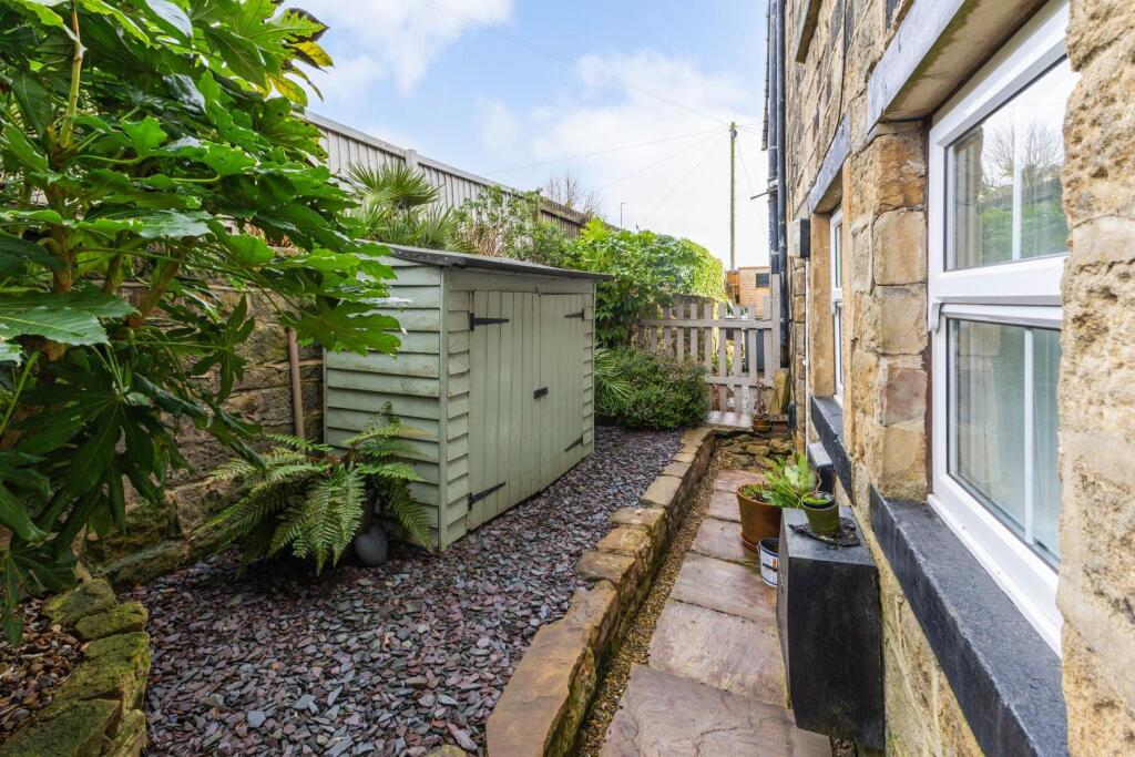 83745_36 Leeds Road Rawdon (23).jpg
