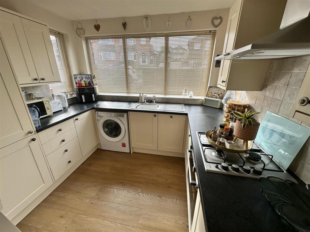 Bramleys Estate Agents - Cornmill Crescent (8).jpg