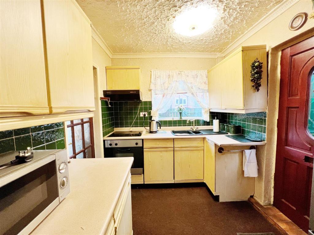 Kitchen 1.jpg
