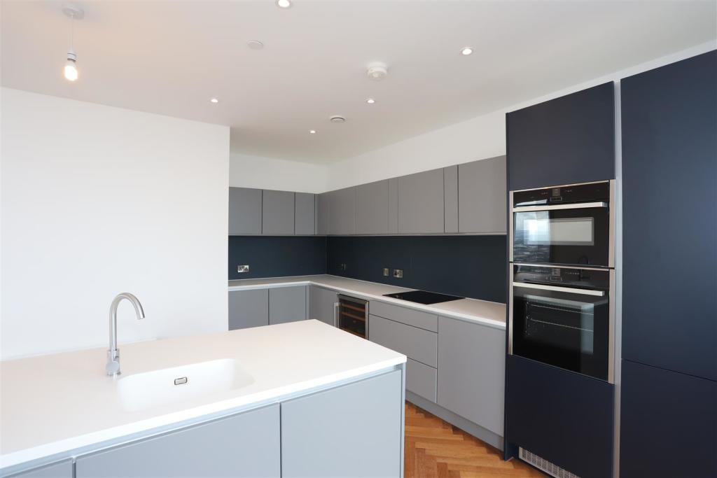 Kitchen 2.JPG