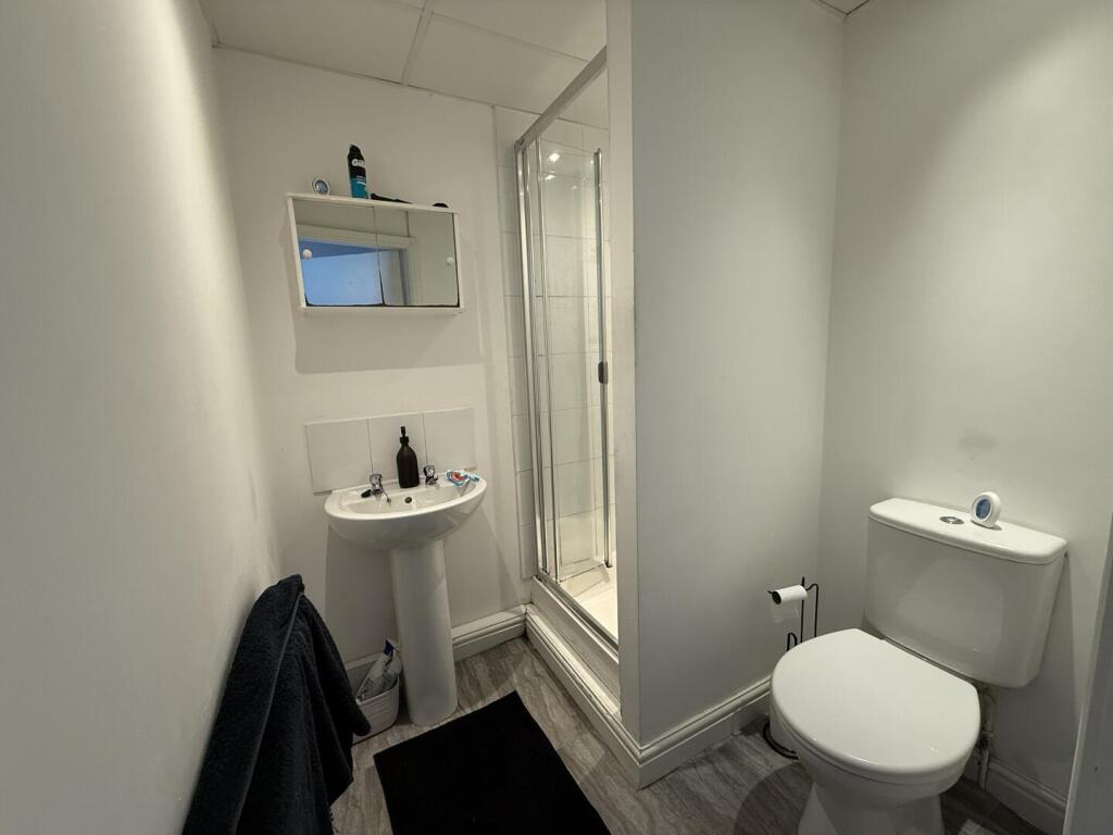 ensuite1.JPG