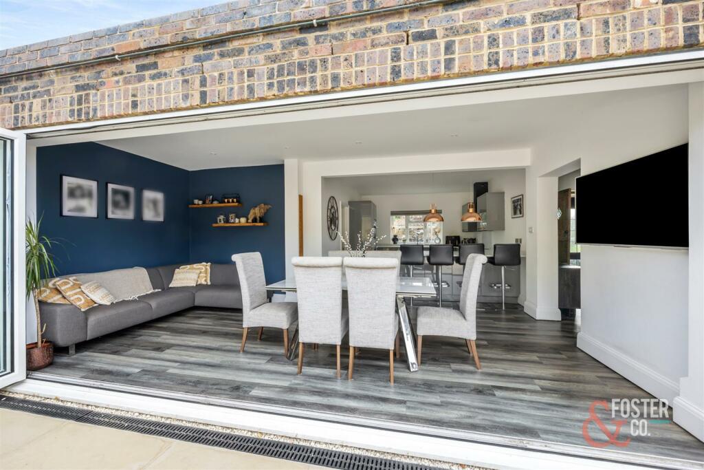 Woodland Drive 148-019.jpg
