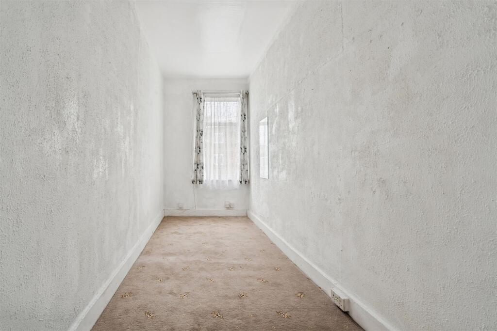 139 Mellison Road SW17 bedroom 1.jpg