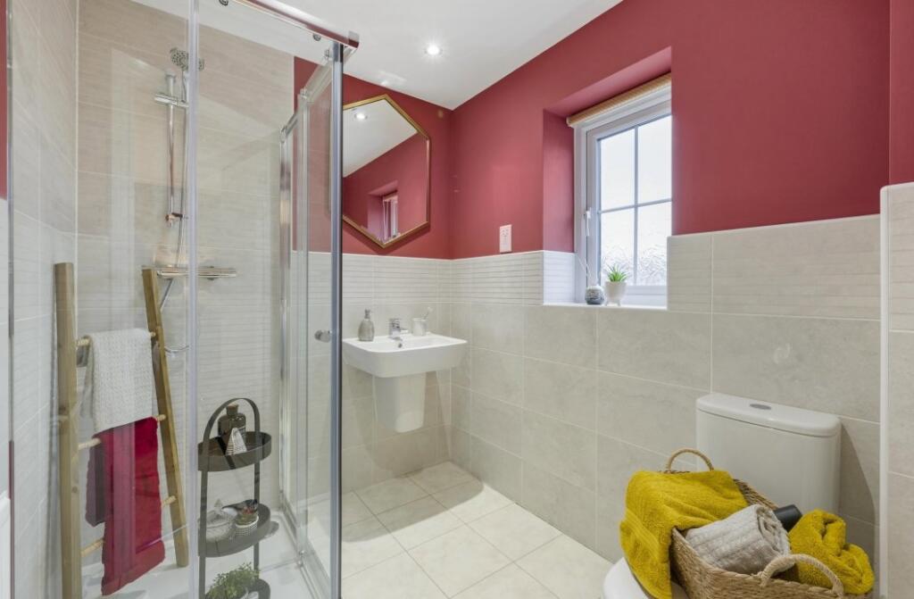 Bathroom - Bay - Red