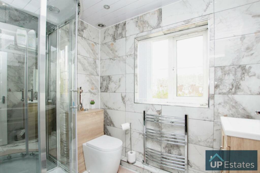 Ensuite.JPG