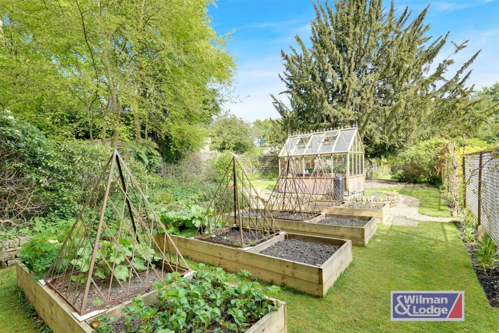 Four Double Bed Character Property in Steeton (5).