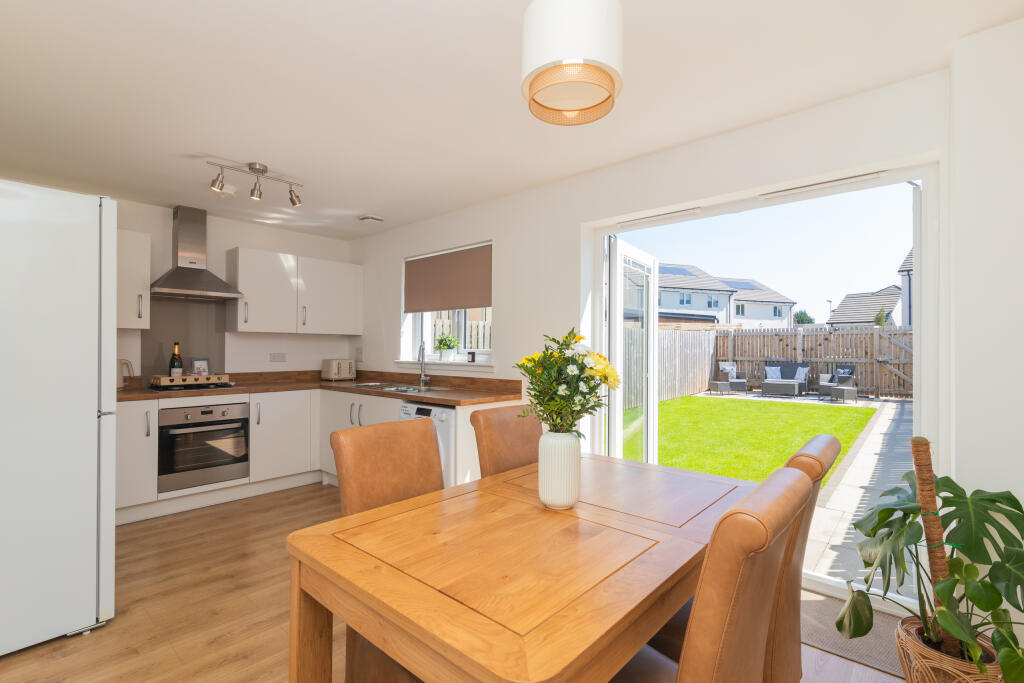 21 Eadie Drive, Paisley, PA2 7GD-24