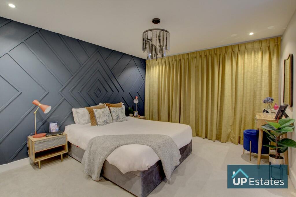 Bedroom 1 (2).jpg