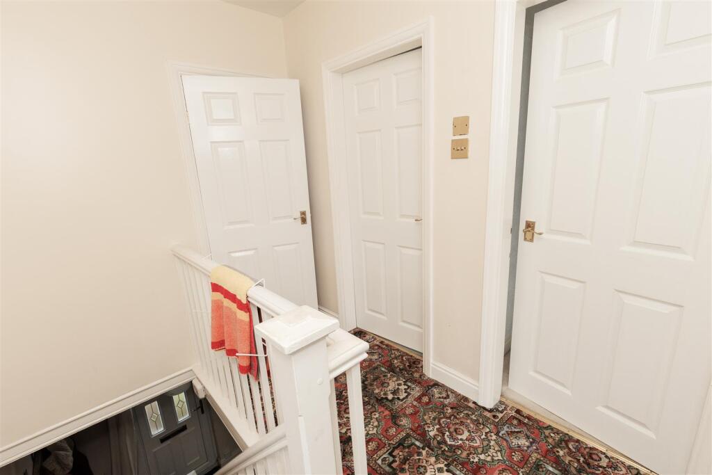 FIRST FLOOR LANDING