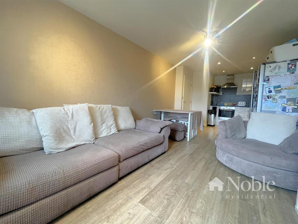 Kitchen/ Living Room