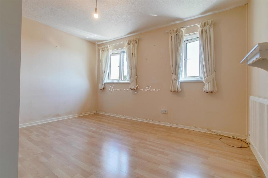 Camelot Way, Thornhill, HernCrabtree_ (11).jpg