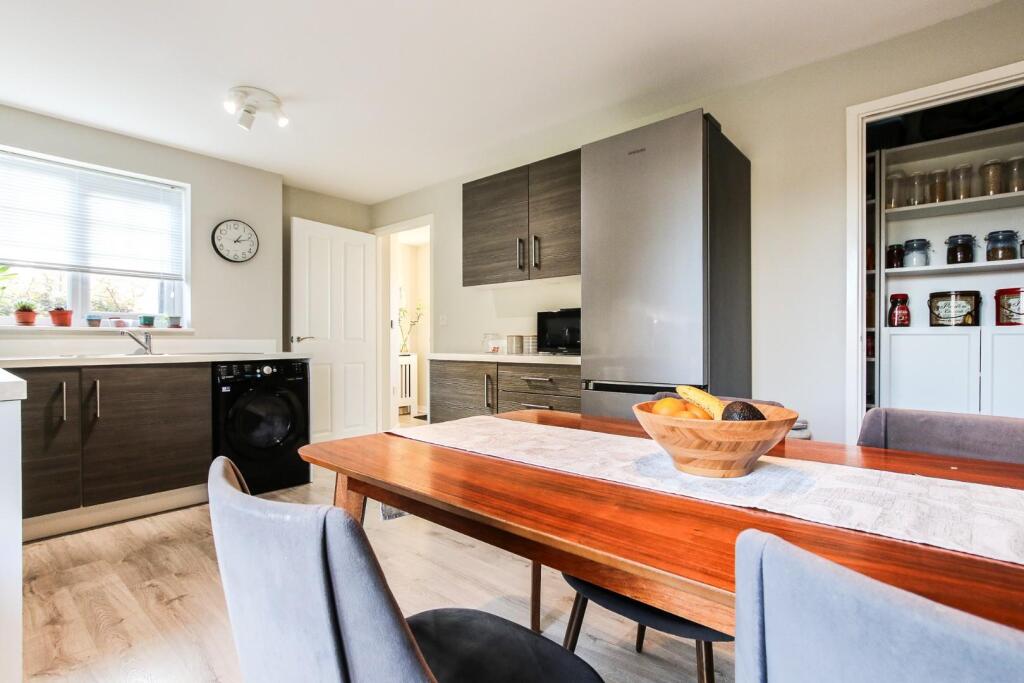 Kitchen / Dining Area
