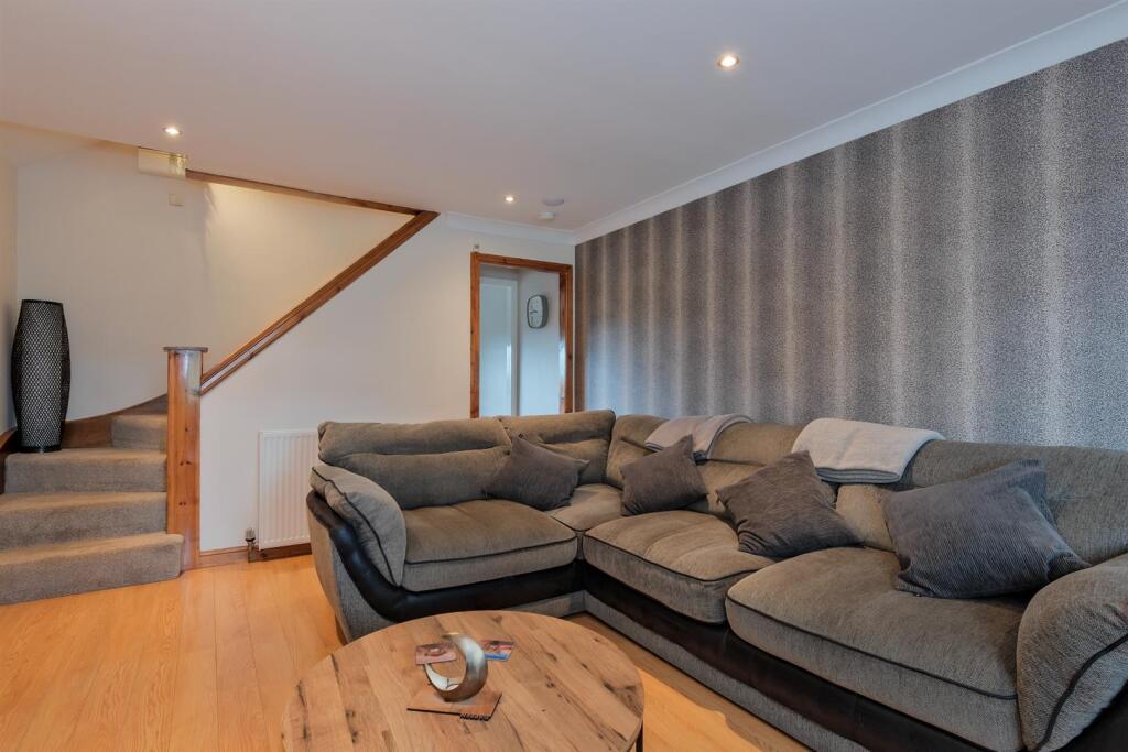 010-32 Currieside Place, Shotts, ML7 4AL.jpg