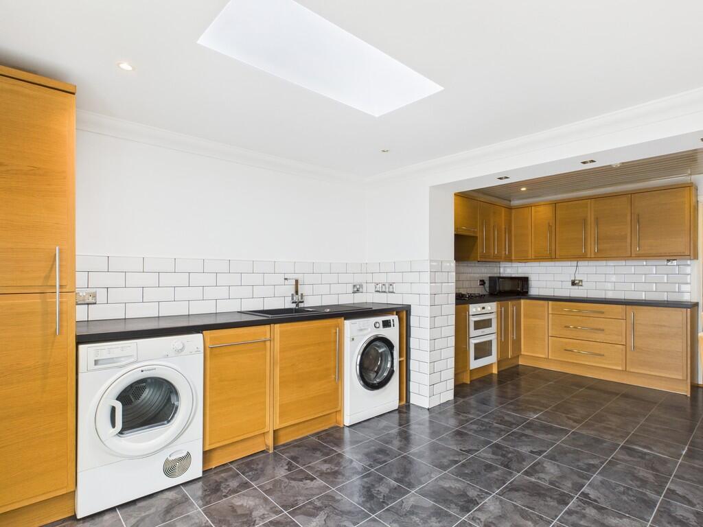 CAM05526G0-PR0042...