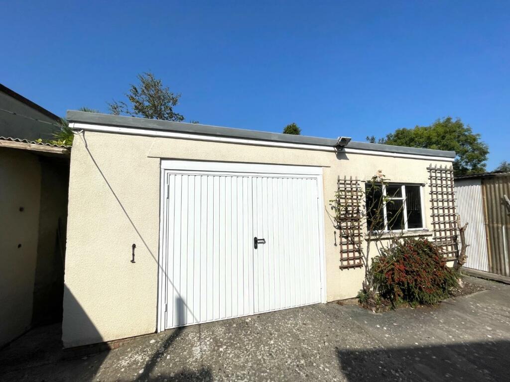 Garage.JPG